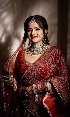 Tanvi Maheshwari Makeup artist in Jim Corbett